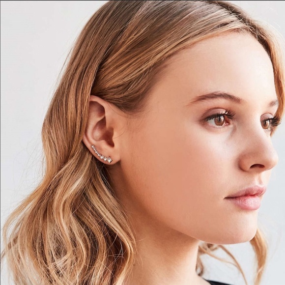 Cubic Star ear crawlers  W/ Rhinestone NWT - Picture 7 of 8